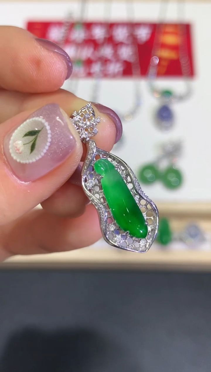 【闪购商品】翡翠颈饰18K金镶嵌团购36