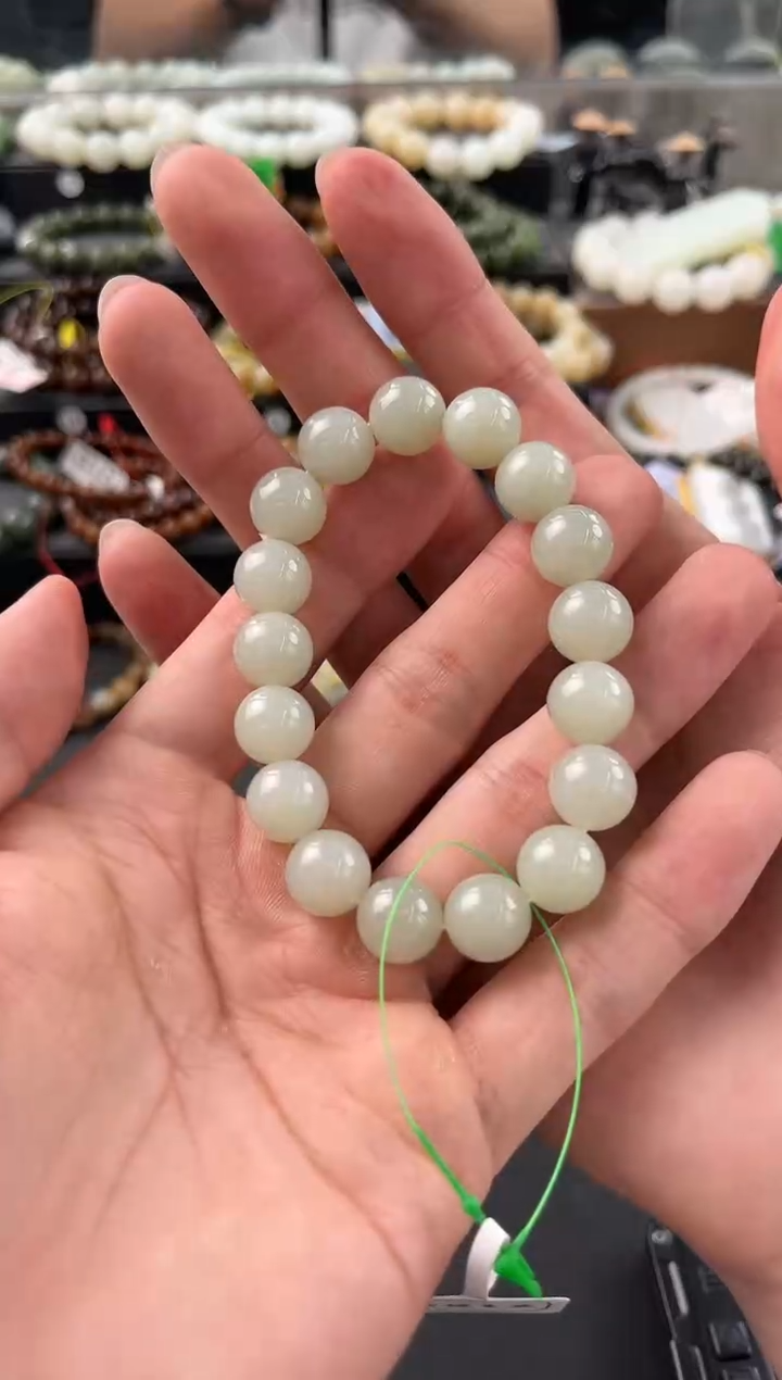 手串未镶嵌和田玉且末高青白手串卡12微色差