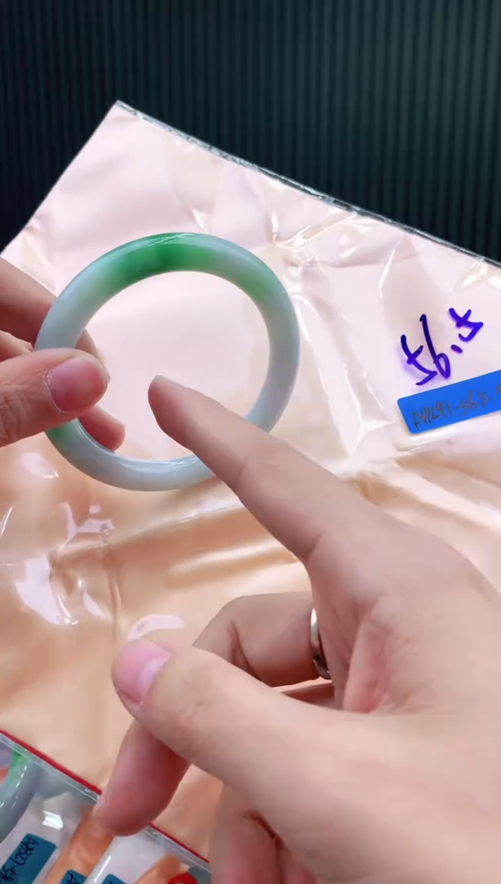 未镶嵌手镯翡翠56+