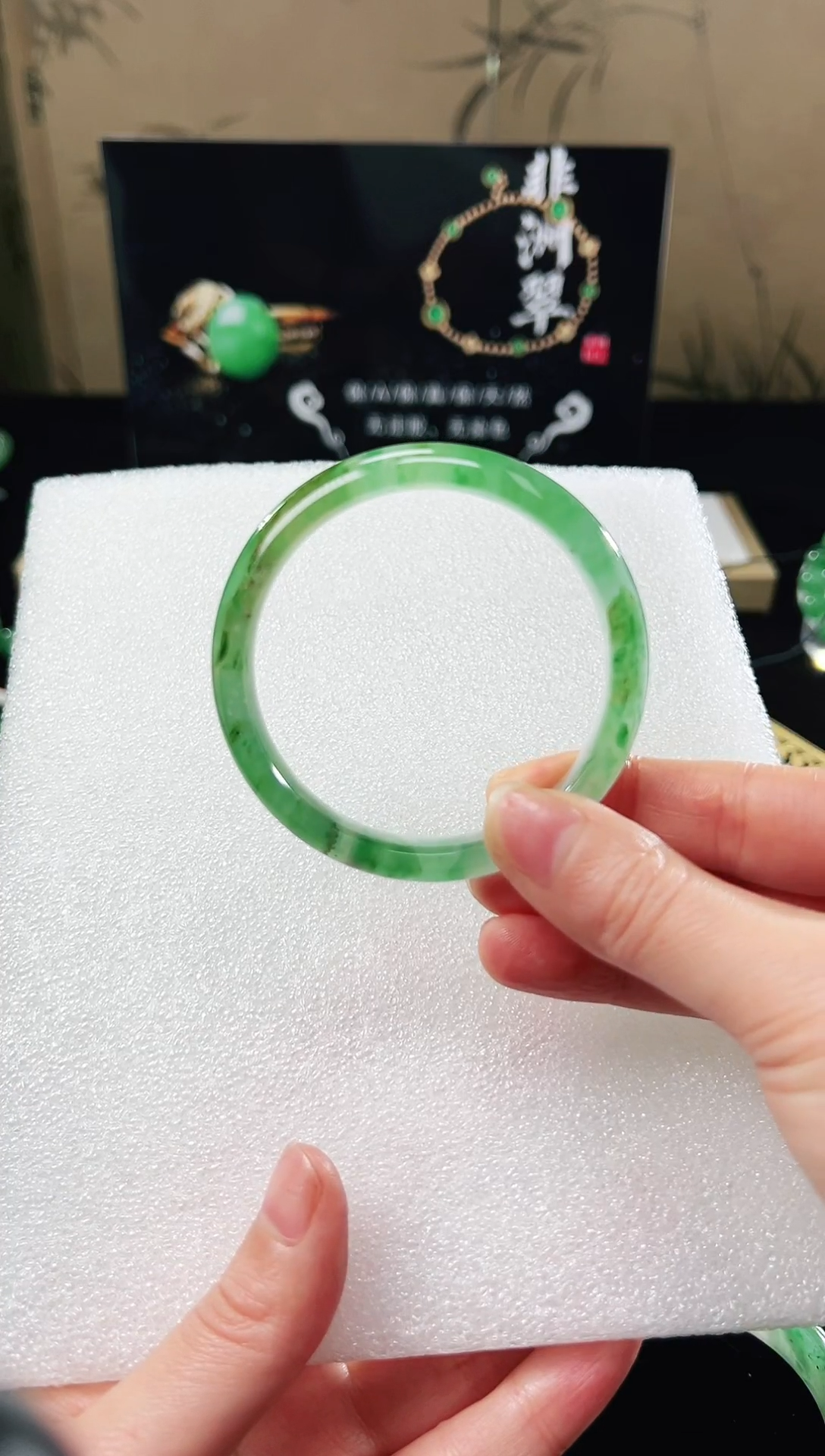 【闪购商品】石英质玉手镯未镶嵌天然非洲翠