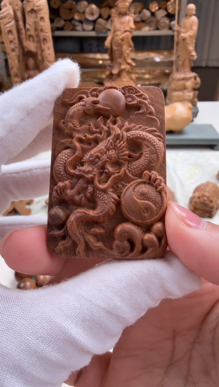 【闪购商品】檀香木吊坠龙牌 印度老山檀香