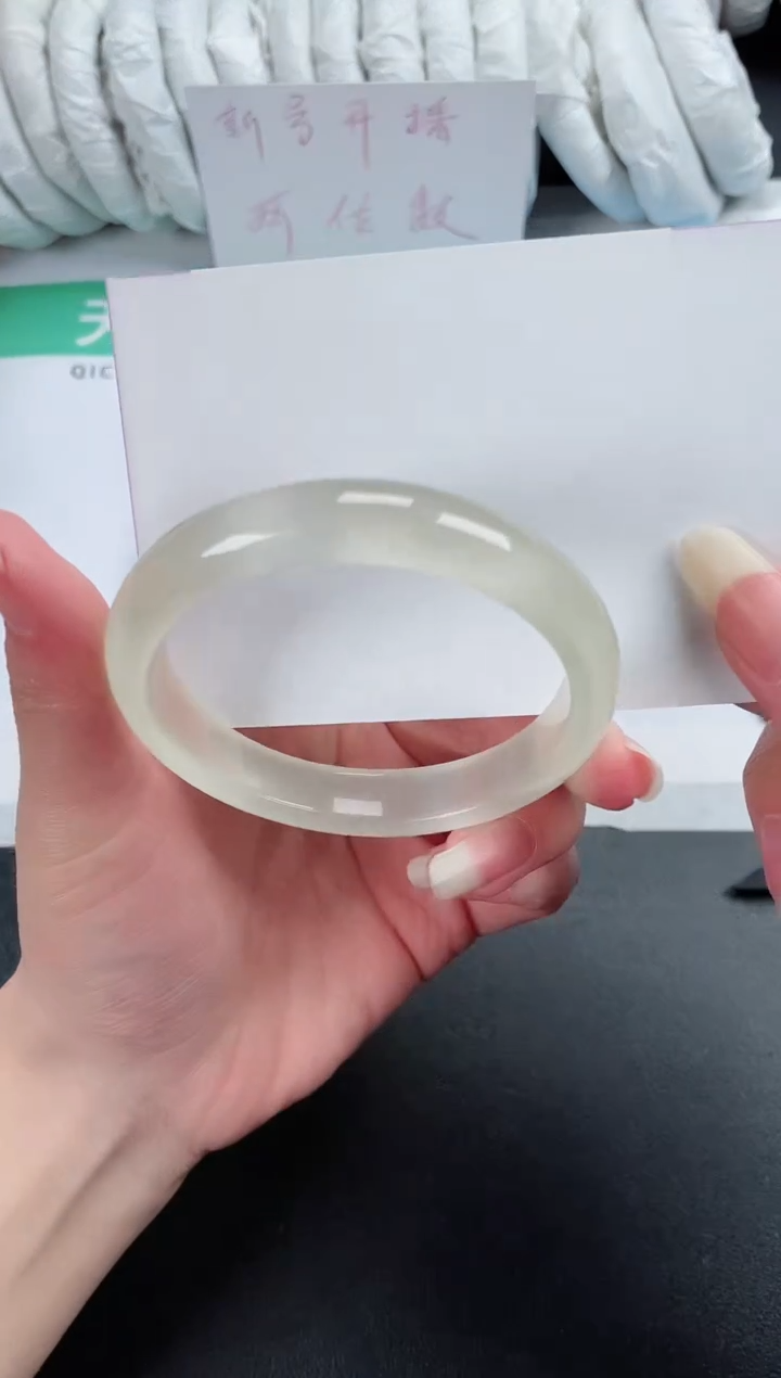 【闪购商品】石英质玉手镯未镶嵌422-57.5