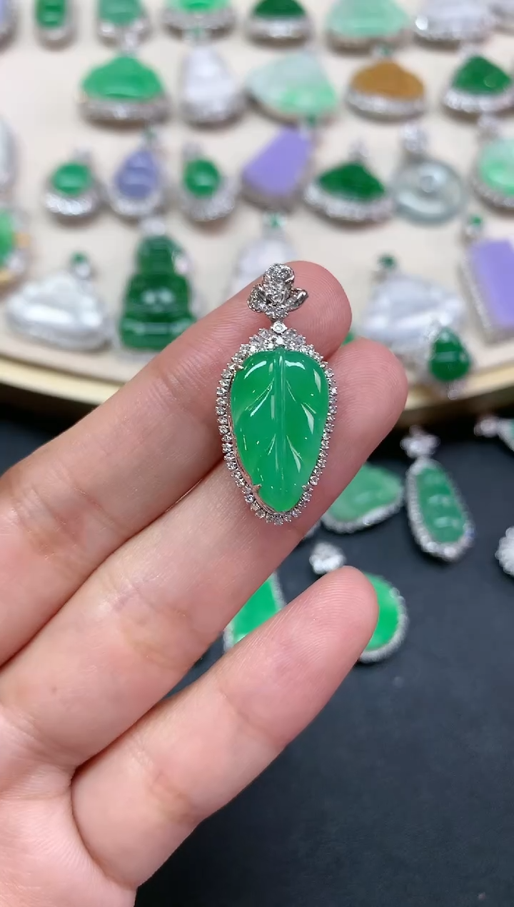 【闪购商品】翡翠吊坠(不含链)18K金镶嵌W37|9800