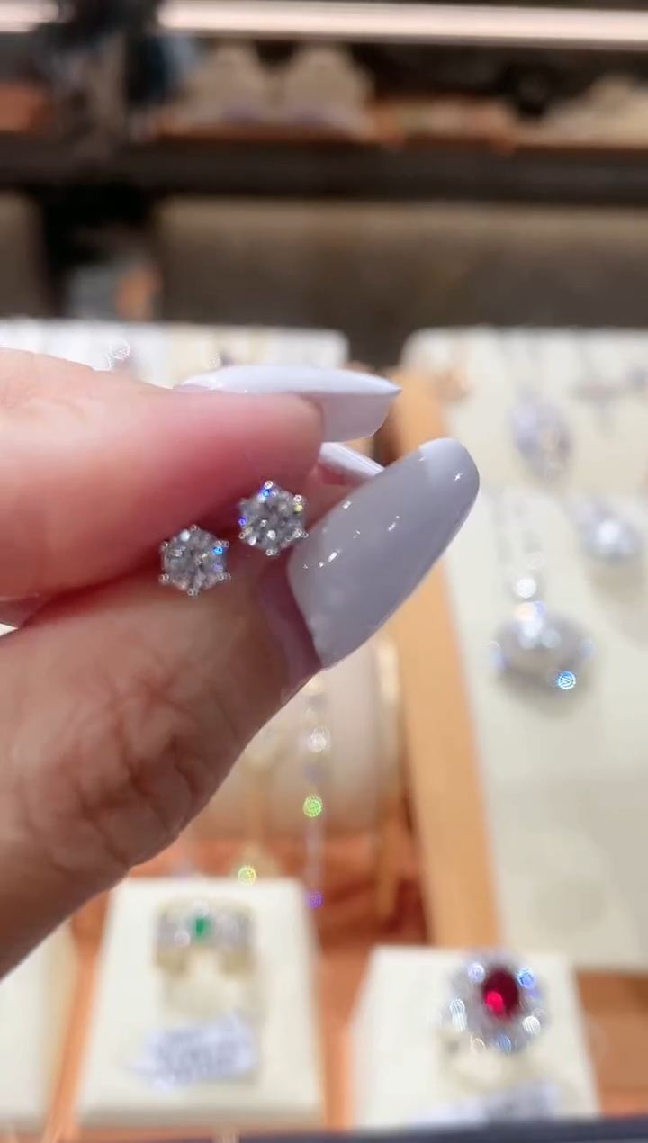 【闪购商品】实验室培育钻石耳饰18K金镶嵌k白耳钉