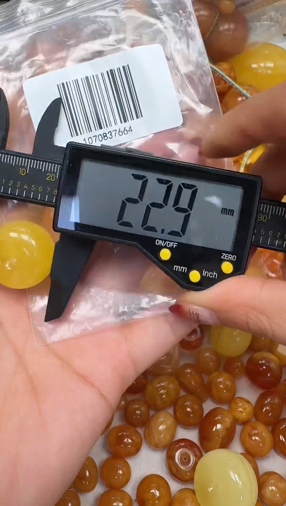 裸石琥珀未镶嵌如图