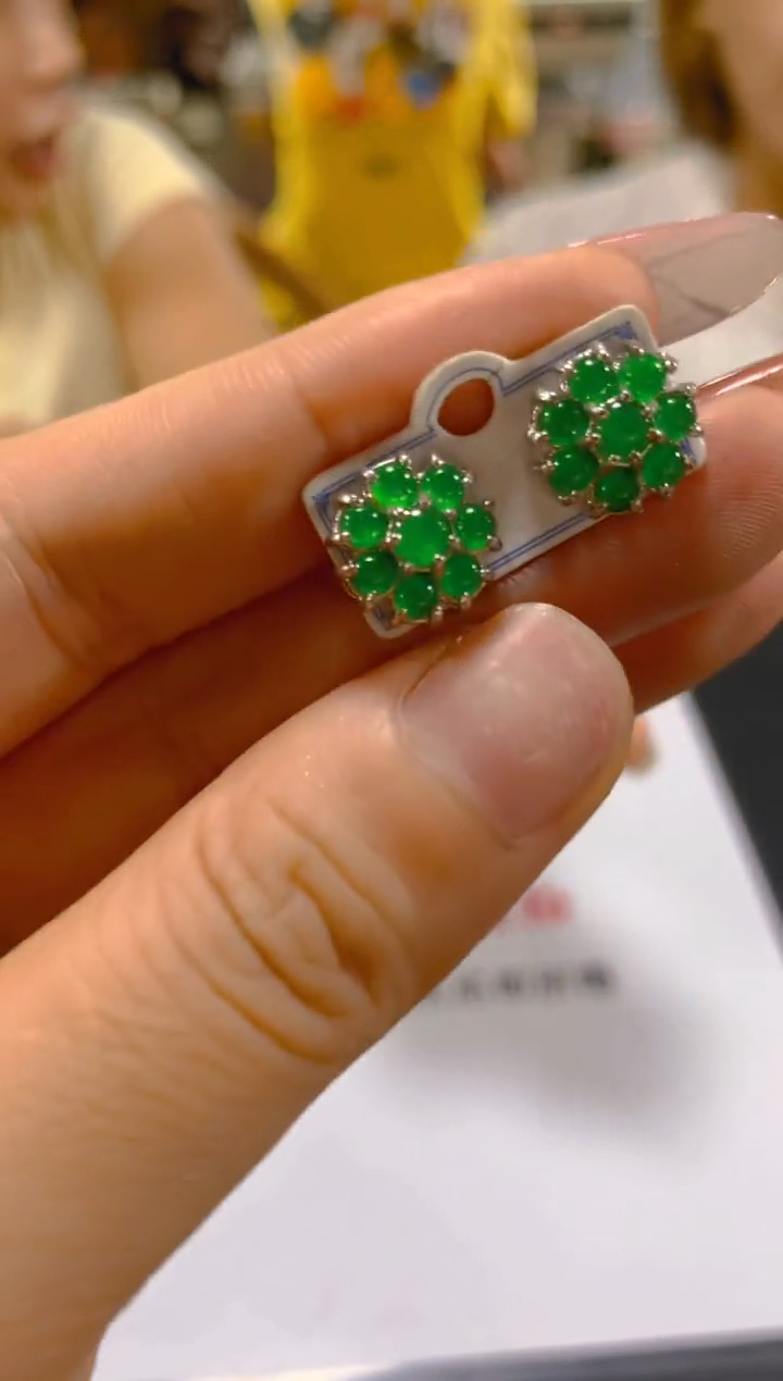 翡翠未镶嵌耳饰多样性发一