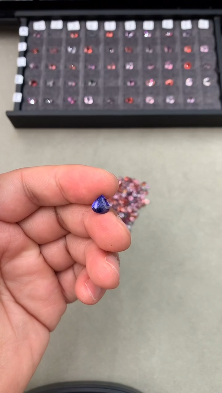 【闪购商品】定制蓝宝石裸石未镶嵌2.52ct 兰卡无烧蓝宝石