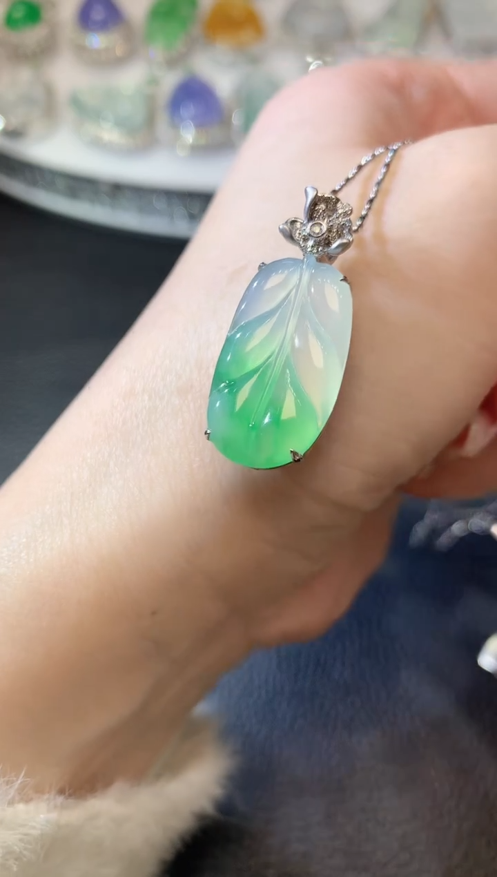 【闪购商品】翡翠吊坠(不含链)18K金镶嵌D7