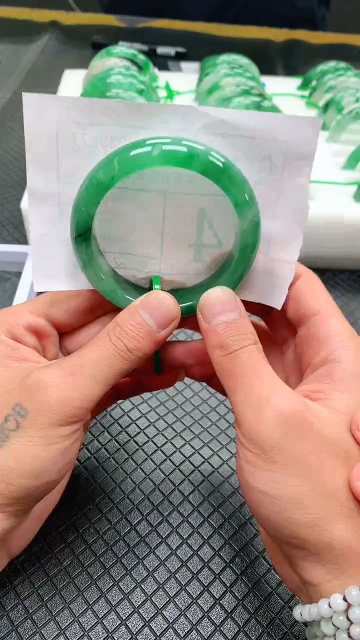 【闪购商品】石英质玉手镯未镶嵌冰飘花手镯