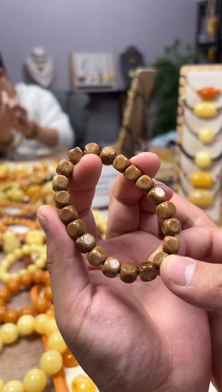 【闪购商品】蜜蜡裸石未镶嵌手串