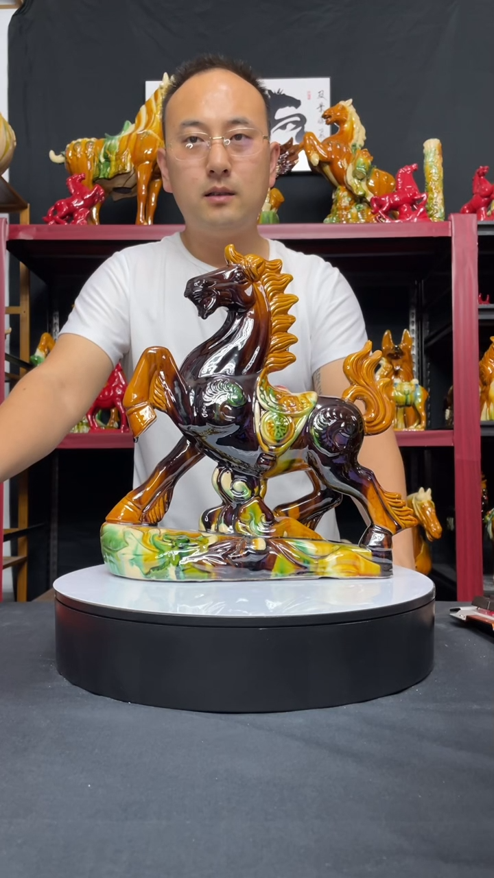 陶瓷富贵马棕三彩：高32cm