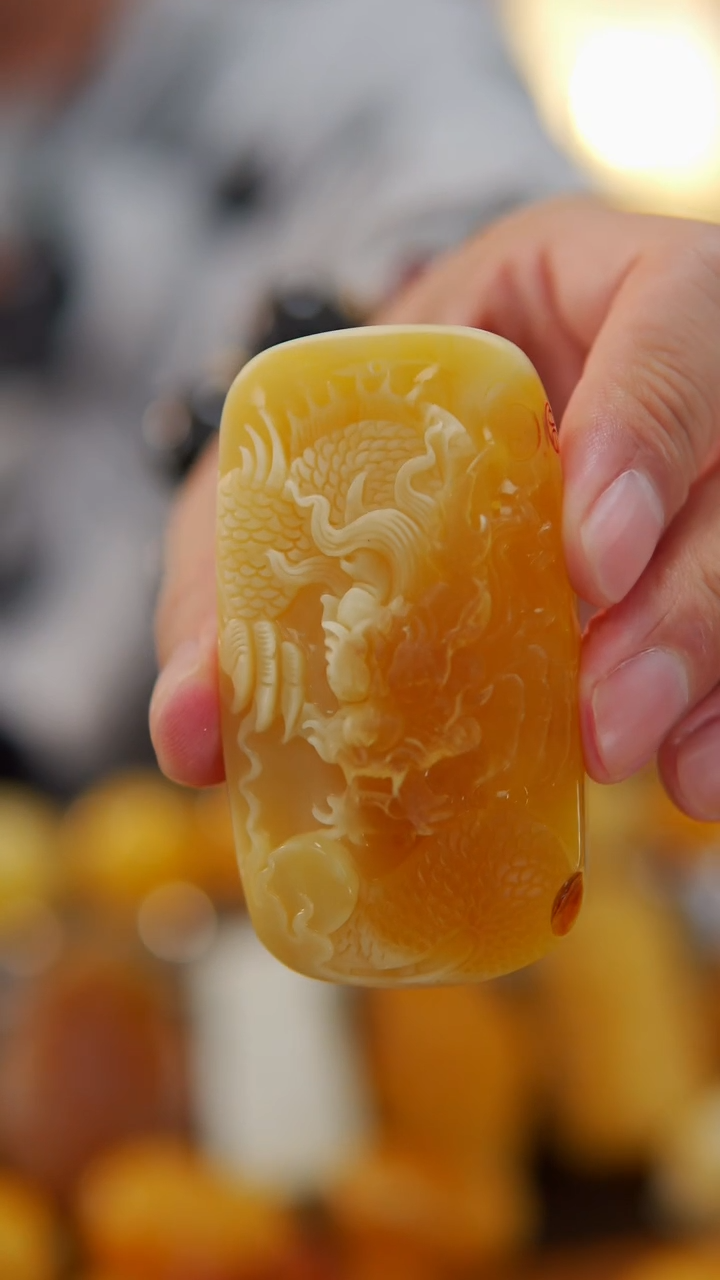 【闪购商品】蜜蜡颈饰未镶嵌龙牌吊坠41.5