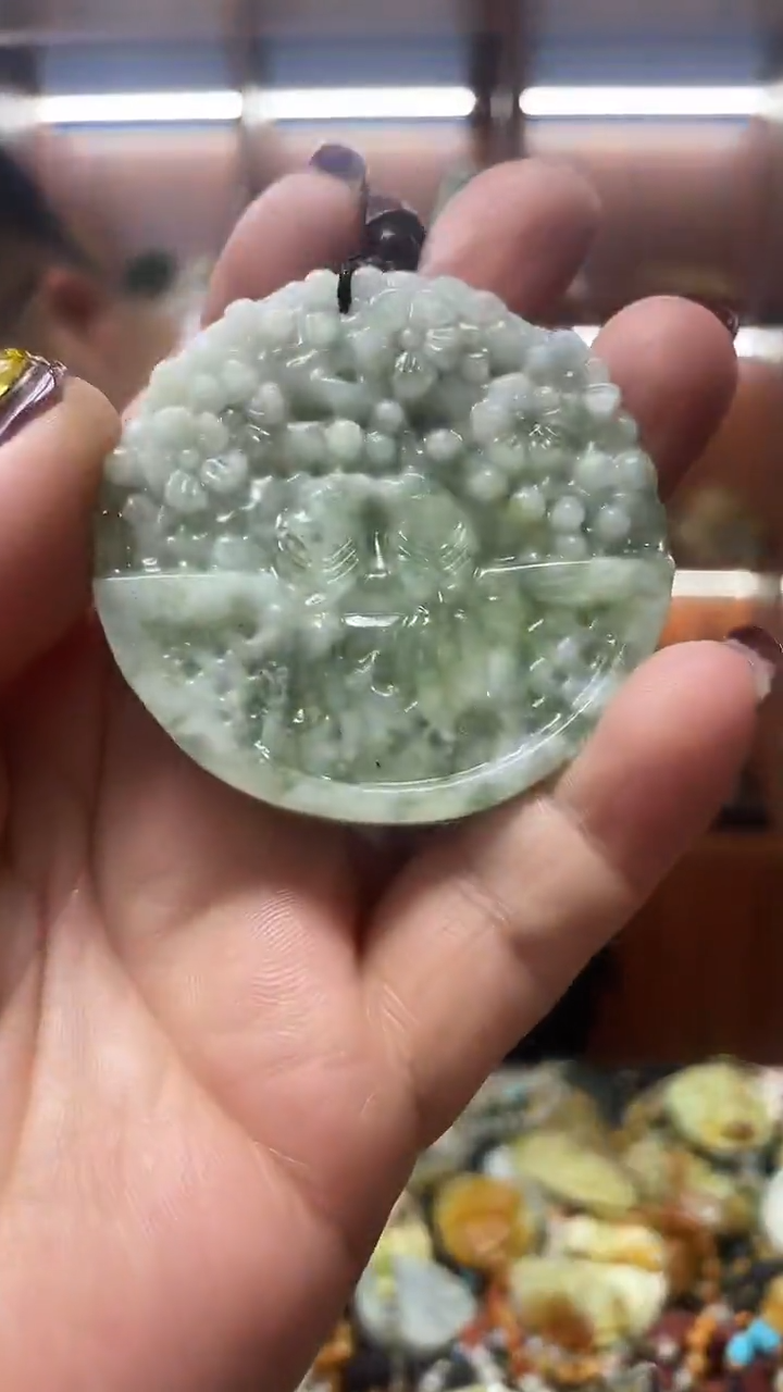 未镶嵌蛇纹石玉吊坠    