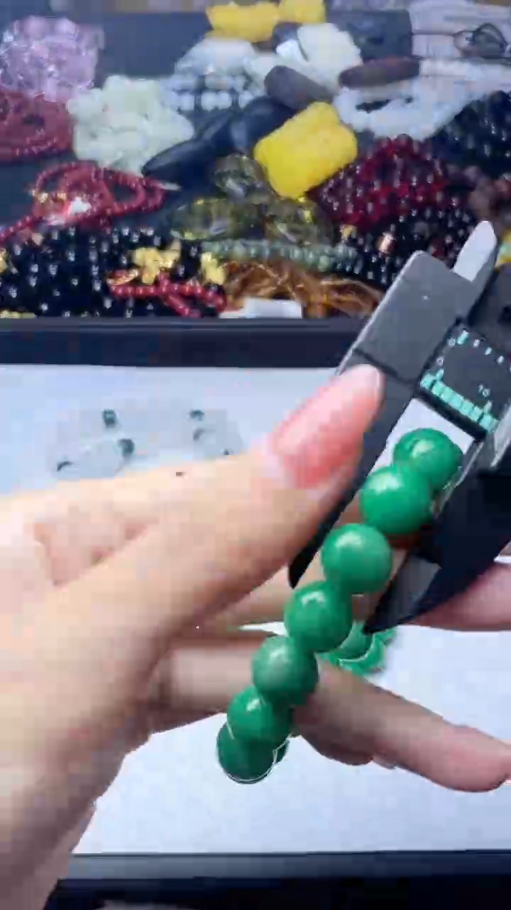 翡翠未镶嵌颈饰206卡12