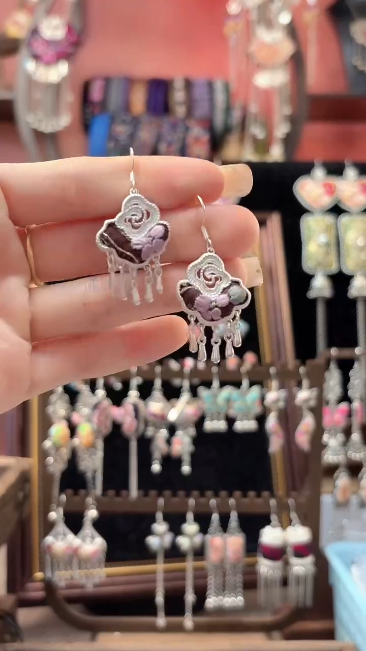 织绣 云织谣民族风精美饰品   90