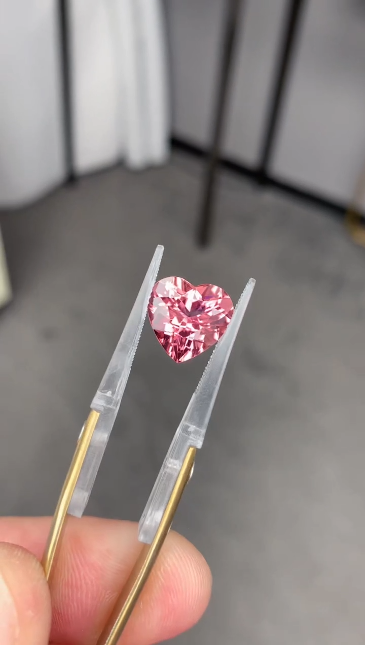 【闪购商品】碧玺裸石未镶嵌5.9ct 粉碧玺心形