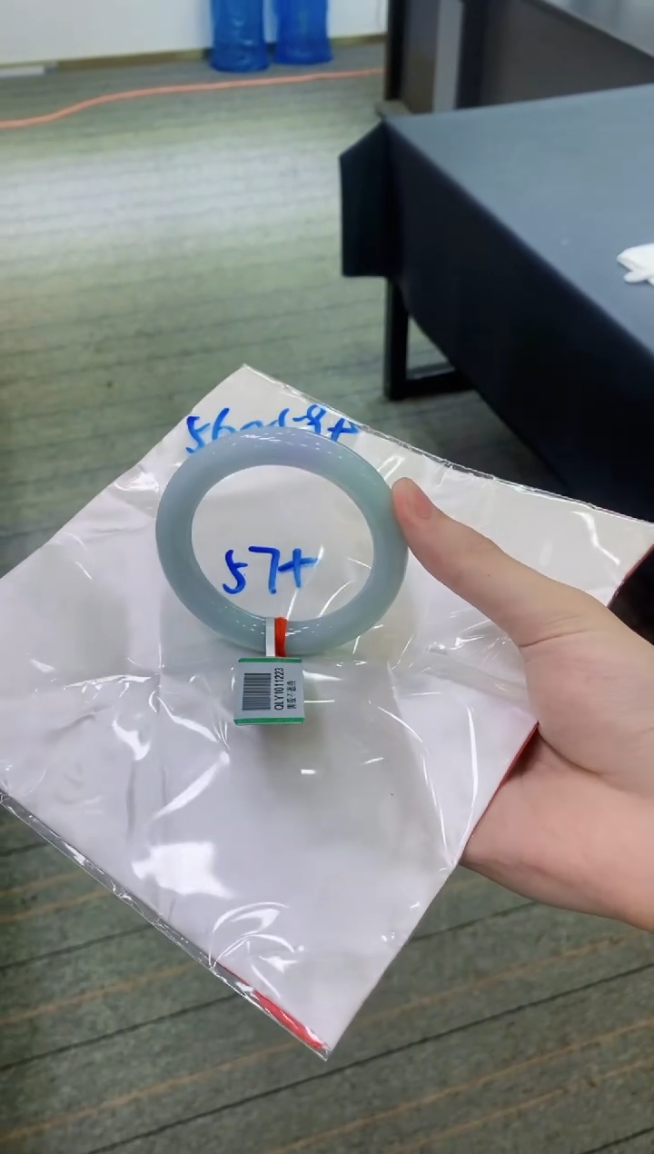 【闪购商品】翡翠手镯未镶嵌               