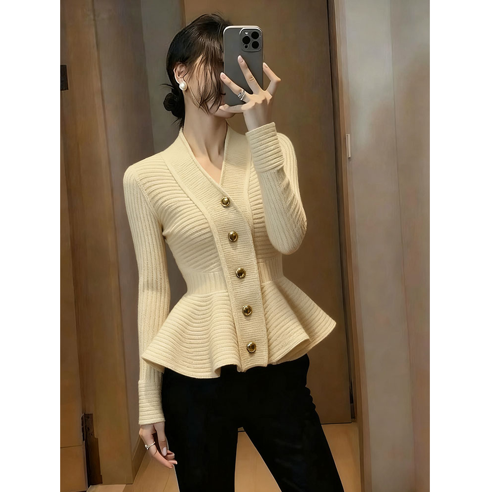 绝美巨好看上衣早秋小众设计感独特漂亮气质高端杏色荷叶边针织衫