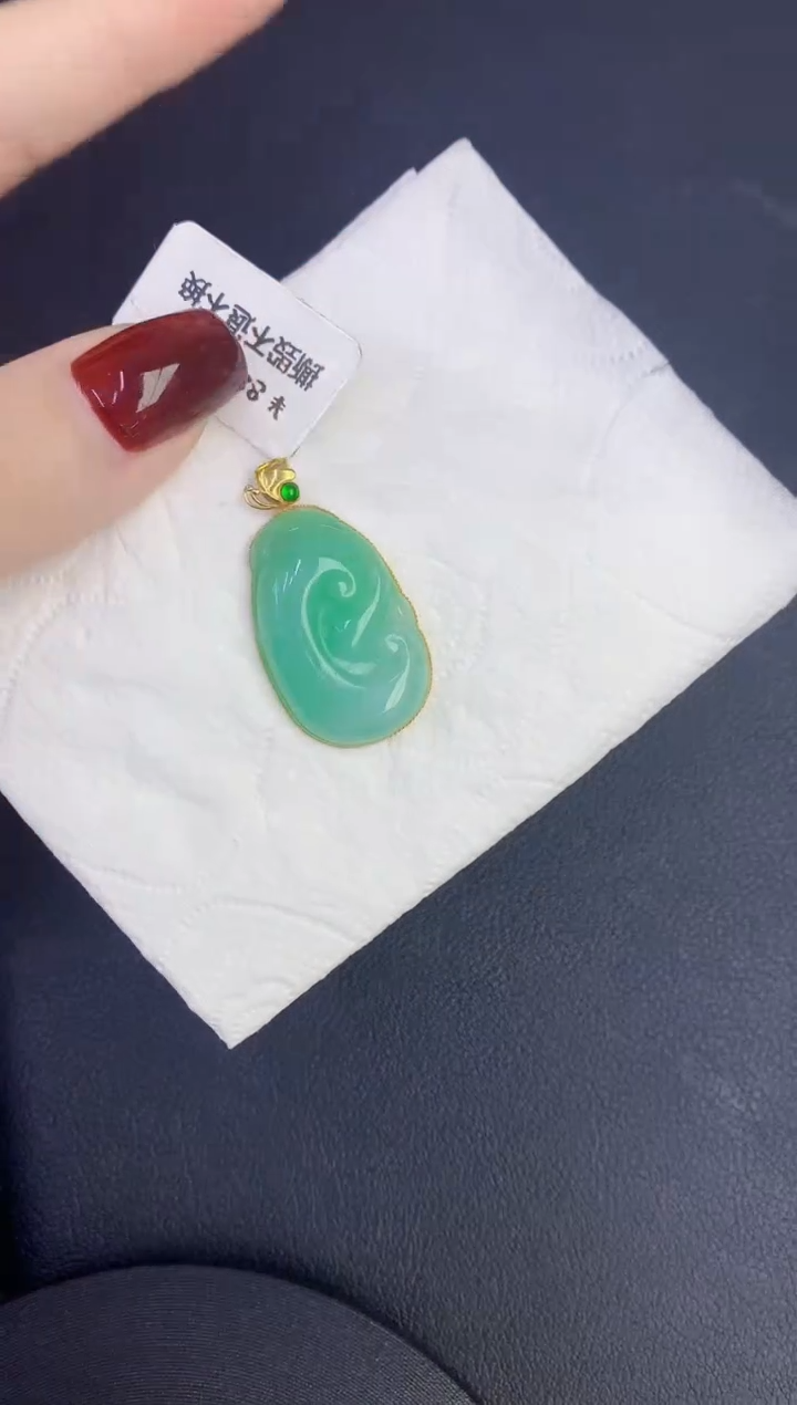 颈饰18K金镶嵌翡翠缅甸天然翡翠a货