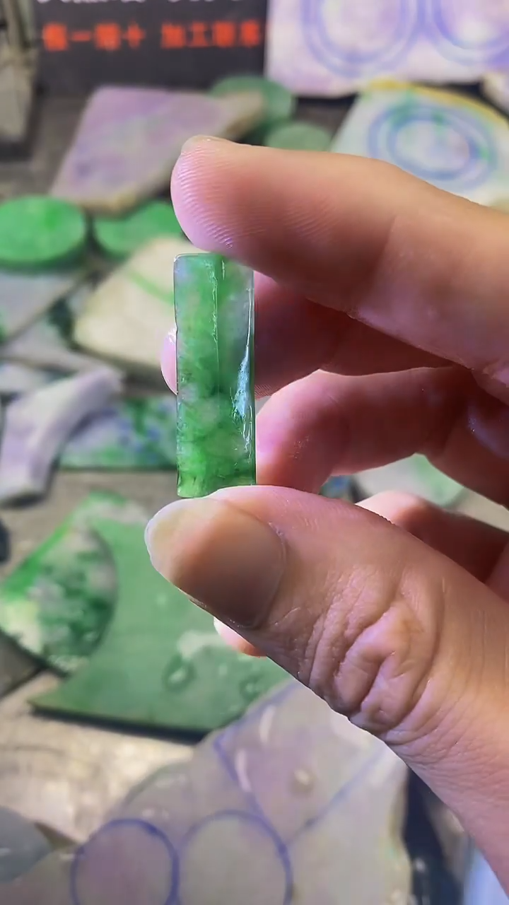 翡翠散珠未镶嵌玉上缘天然翡翠072