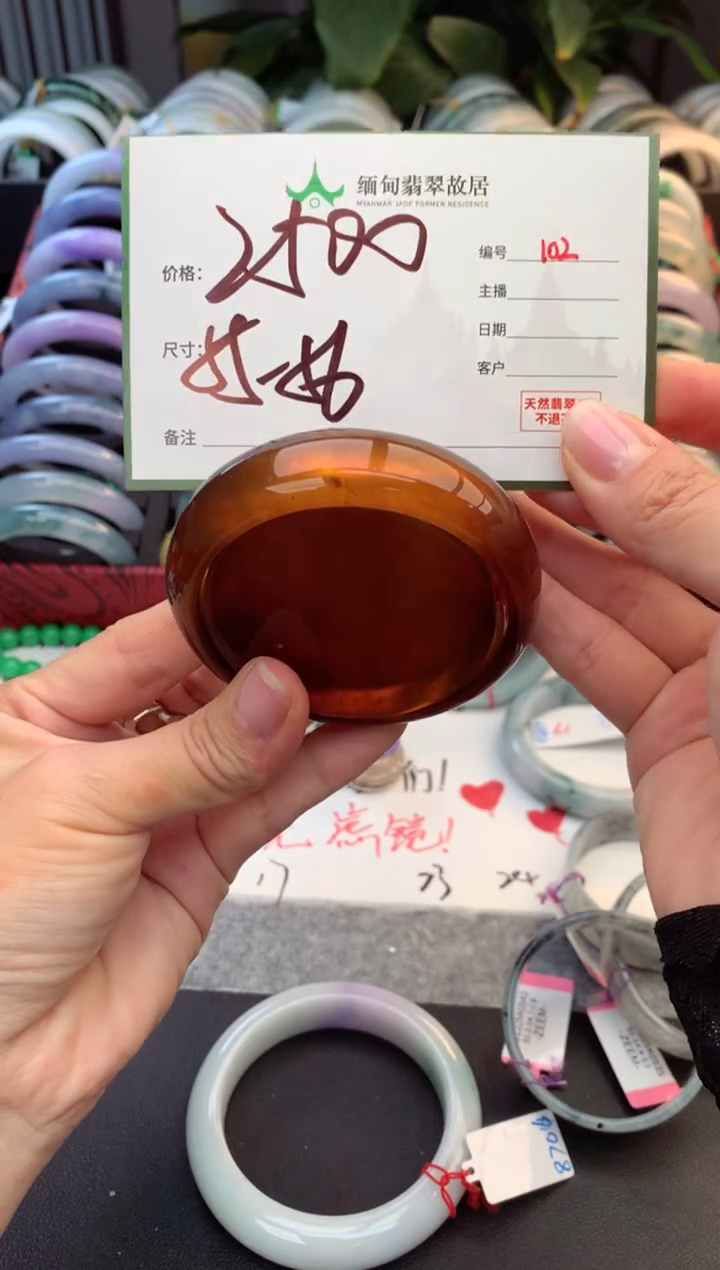 定制琥珀毛货需精细抛光+多人
