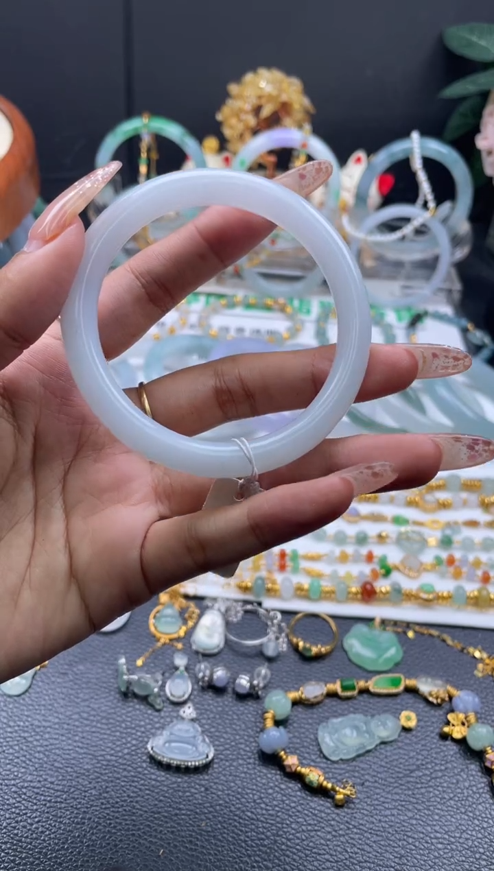 未镶嵌手镯翡翠手镯