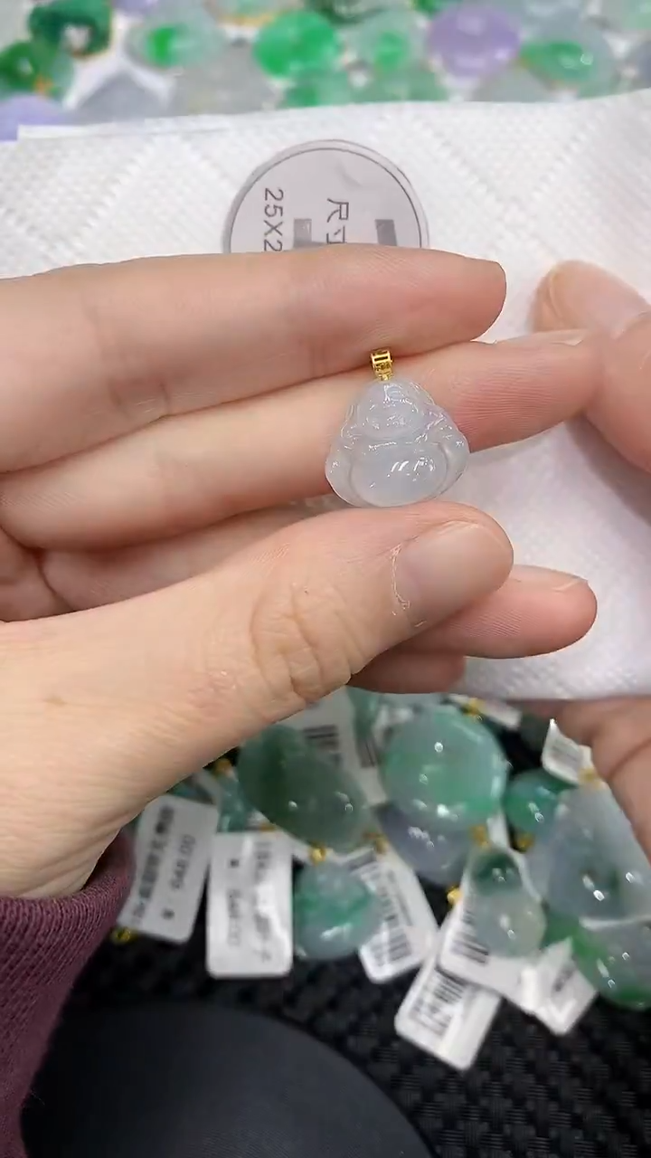 颈饰18K金镶嵌翡翠a货百元以下同包裹多件发出的只收取一单运费