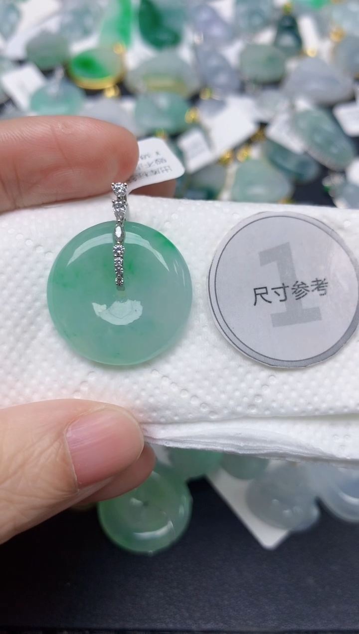 颈饰18K金镶嵌翡翠天然缅甸A货翡翠