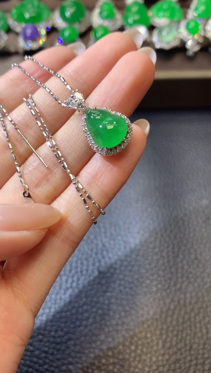 翡翠18K金镶嵌吊坠(不含链)C88