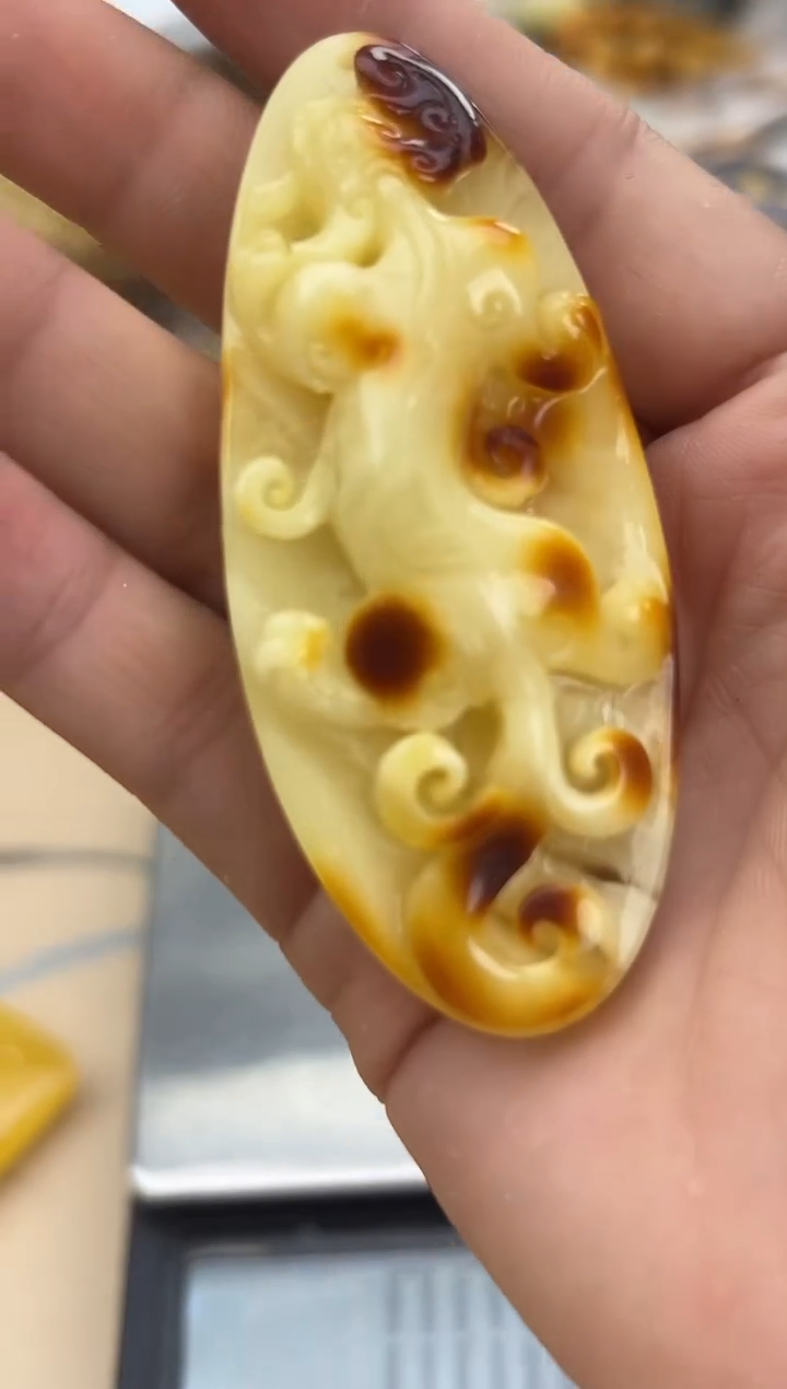 【闪购商品】琥珀裸石未镶嵌蜜蜡吊坠