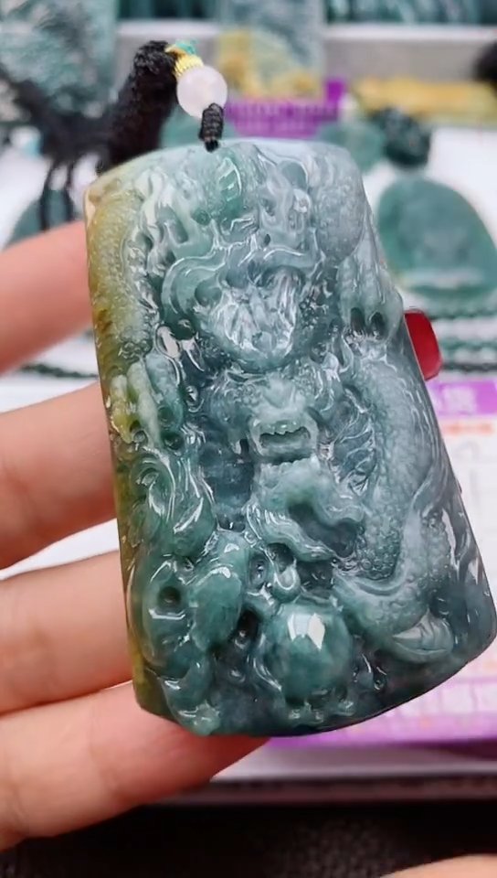 【闪购商品】翡翠颈饰未镶嵌            