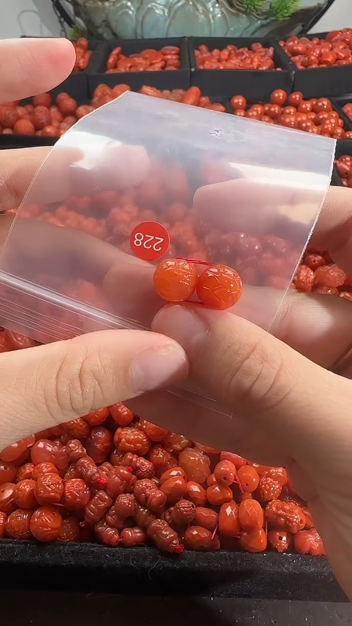 颈饰未镶嵌南红玛瑙1
