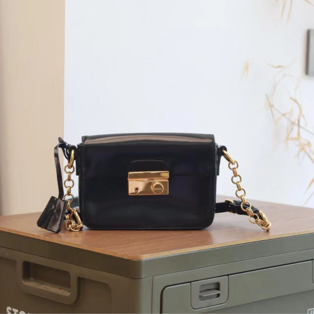 95新 Prada/普拉达 【嘻哈】单肩/黑金/包包