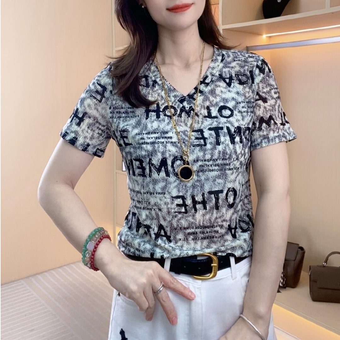 夏季新款字母短袖气质百搭显瘦减龄修身V领印花软纱上衣女女式