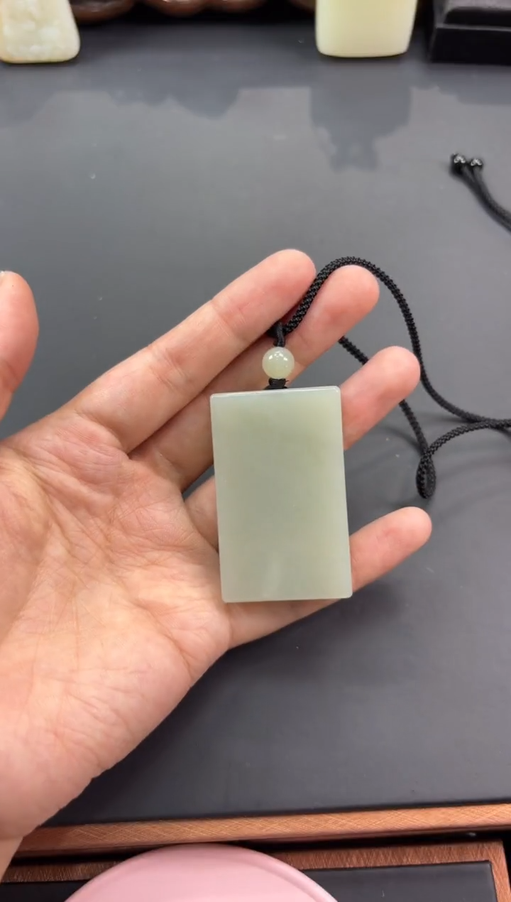 【闪购商品】和田玉吊坠(赠链)未镶嵌且末微色差近矿吊坠