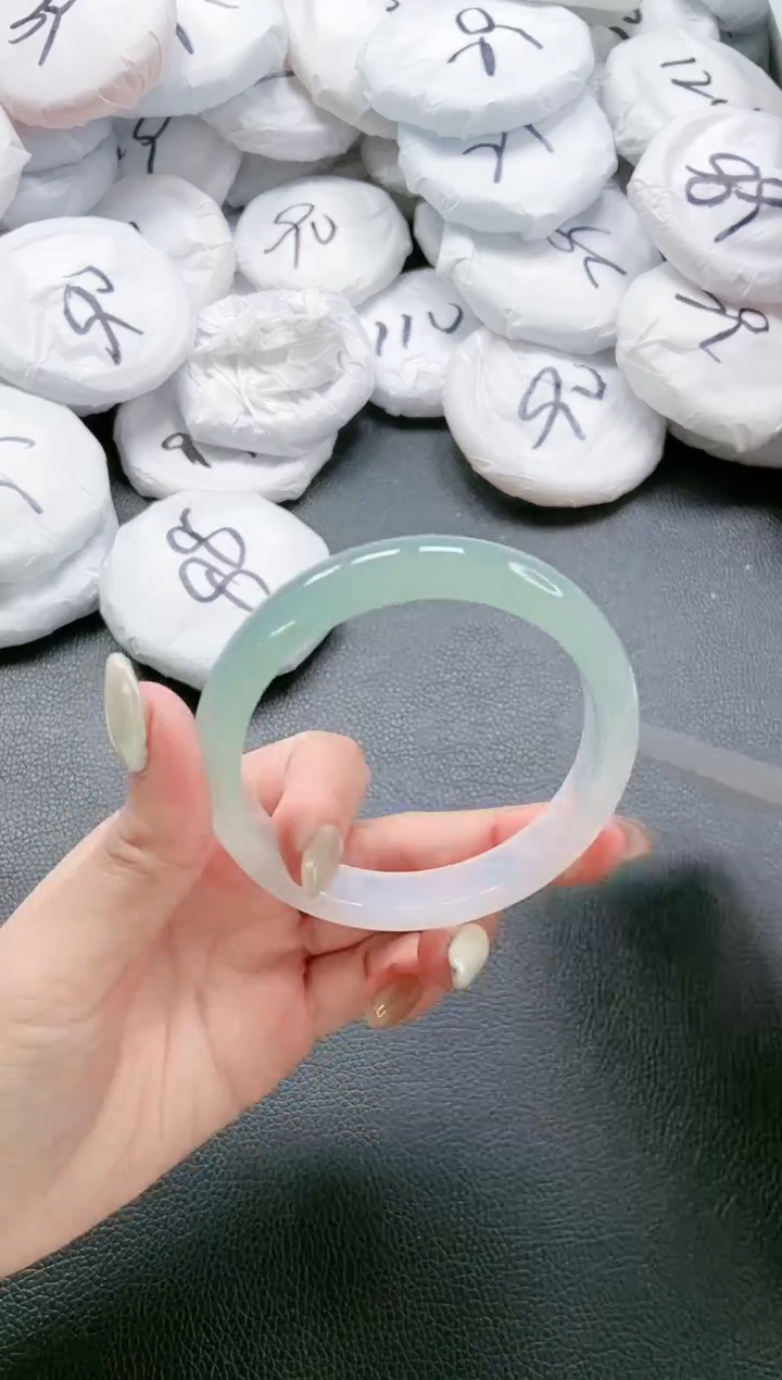 【闪购商品】石英质玉手镯未镶嵌 22L132-58