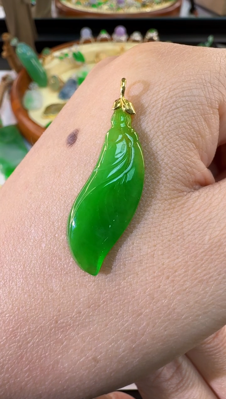 【闪购商品】翡翠颈饰18K金镶嵌缅甸A货翡翠吊坠