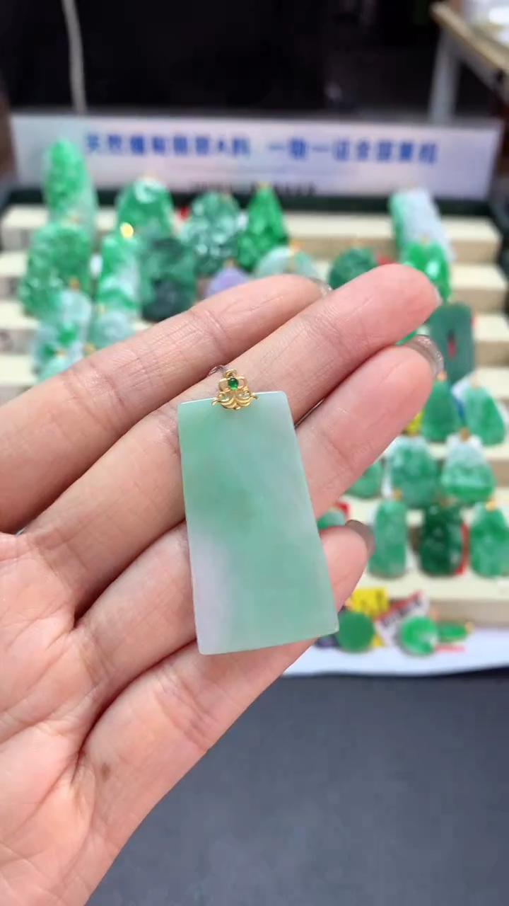 【闪购商品】翡翠吊坠(不含链)18K金镶嵌挂件