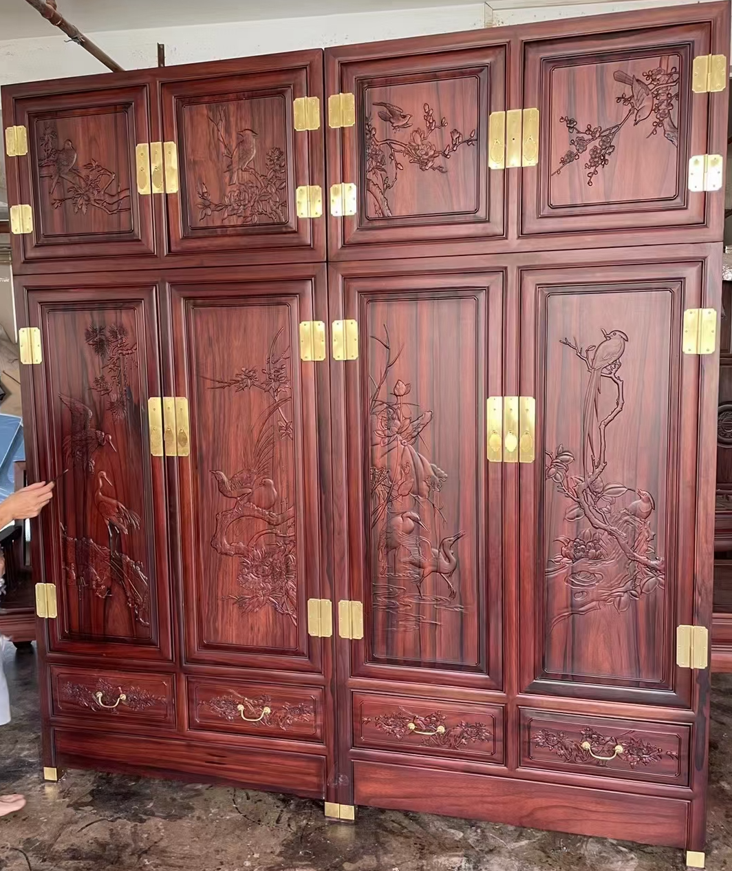 老板推荐-中式东非酸枝雕花鸟衣柜全榫卯