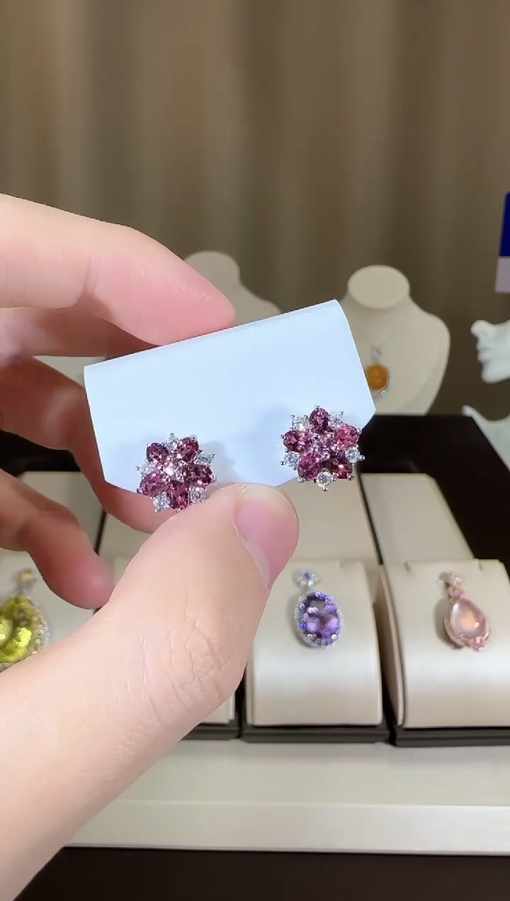 【闪购商品】石榴石耳饰银S925镶嵌11mm耳钉