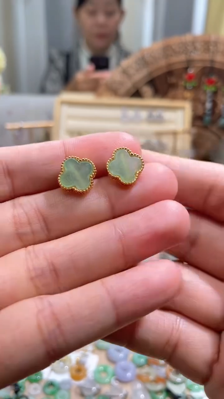 【闪购商品】翡翠颈饰未镶嵌花一对耳钉