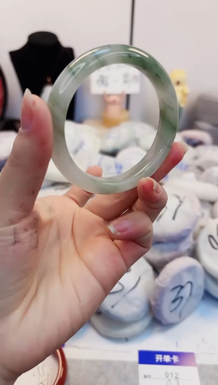 【闪购商品】石英质玉手镯未镶嵌12