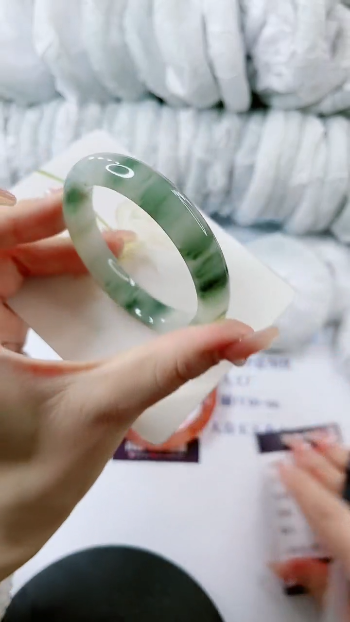 【闪购商品】石英质玉手镯未镶嵌0112446405-多样性发货