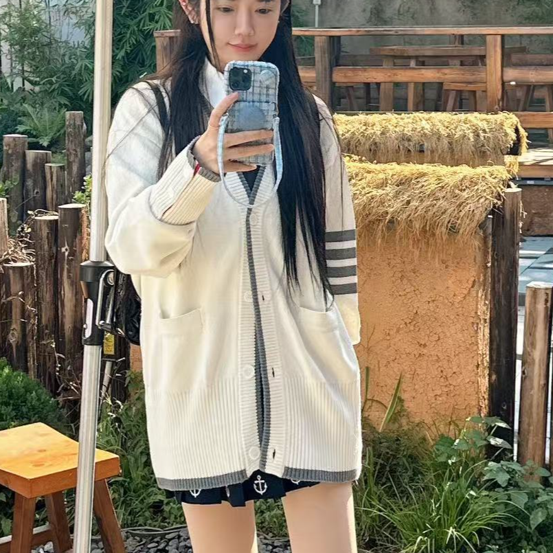 全新未使用 THOMBROWNE 条纹羊毛V领开衫/38码