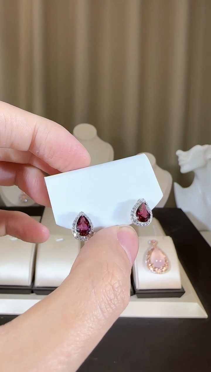 【闪购商品】石榴石（紫牙乌）耳饰银S925镶嵌时尚耳钉