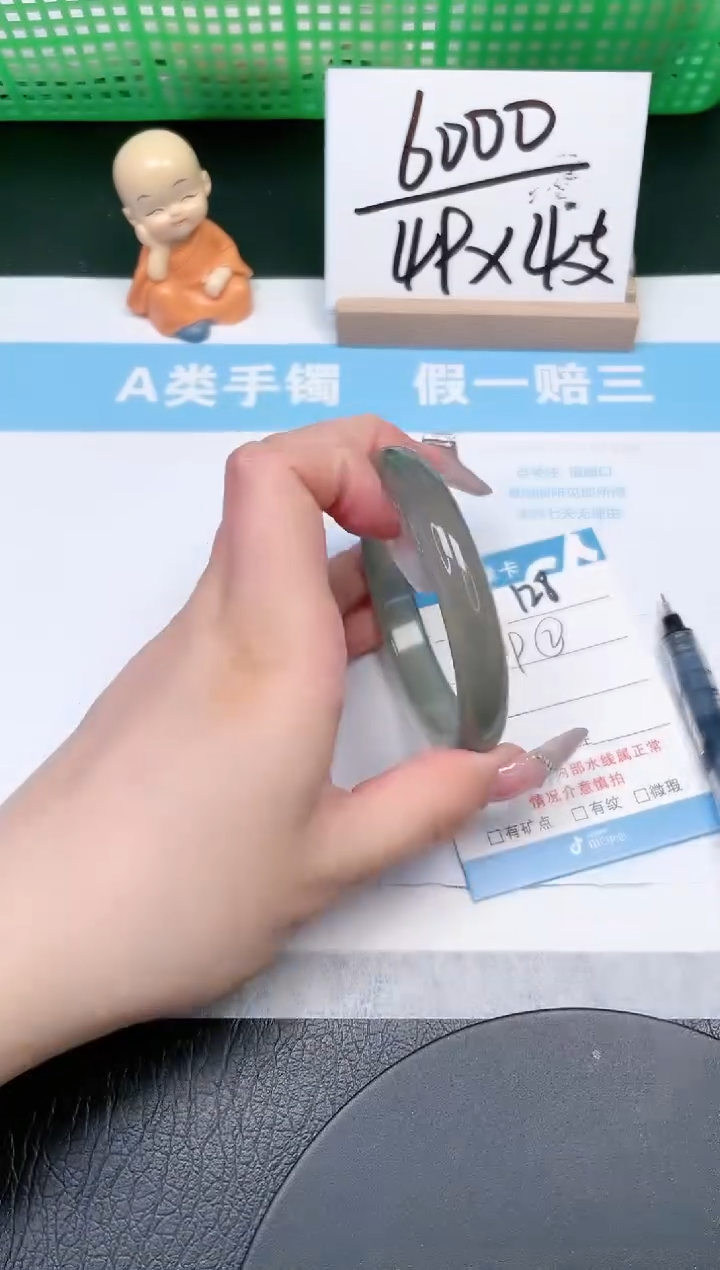 【闪购商品】石英质玉手镯未镶嵌128-58.4