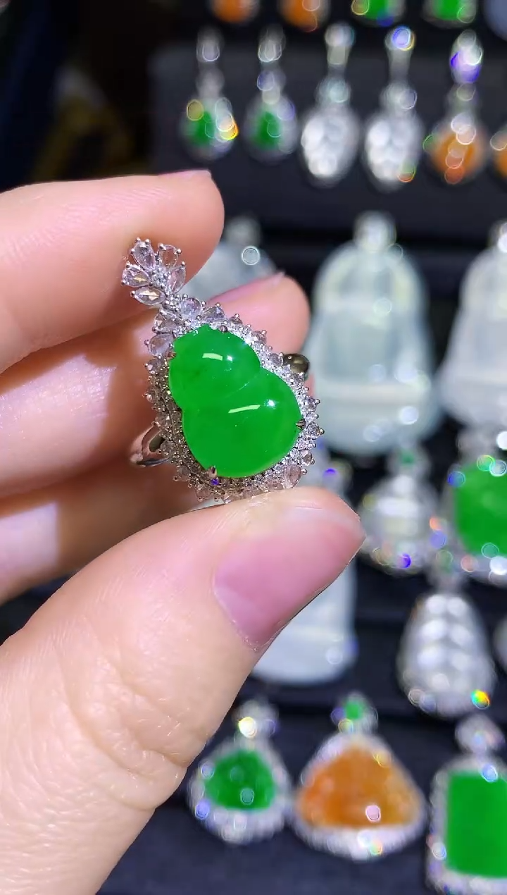 【闪购商品】翡翠戒指18K金镶嵌高冰正阳满绿葫芦戒指吊坠两用款