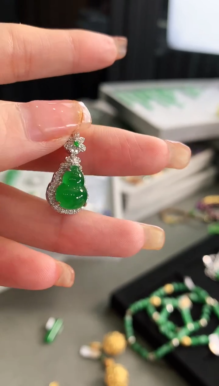 【闪购商品】翡翠颈饰18K金镶嵌吊坠