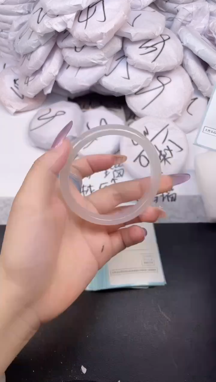 玛瑙/玉髓手镯未镶嵌110