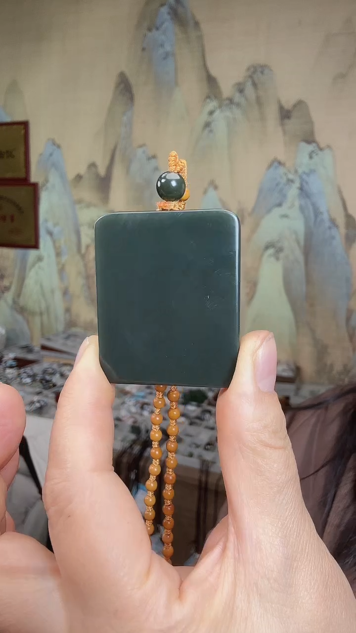 颈饰未镶嵌和田玉.